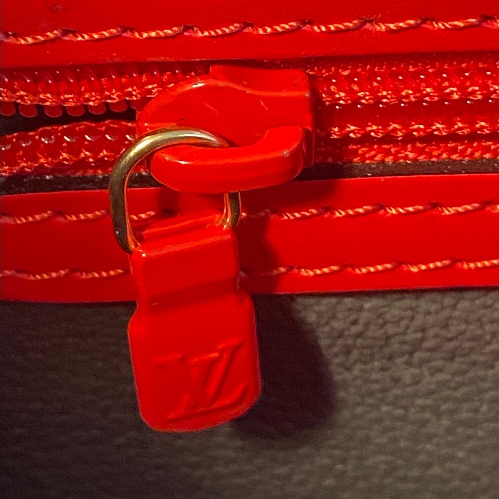 Louis Vuitton Vintage Red Epi Leather Sac Plat GM - Picture 10 of 17
